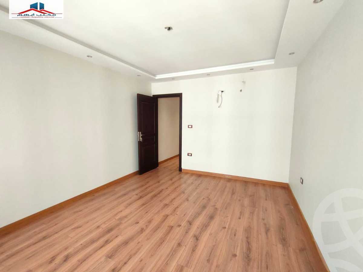 https://aqarmap.com.eg/en/listing/4253161-for-sale-alexandria-kafr-abdo-sant-square-st
