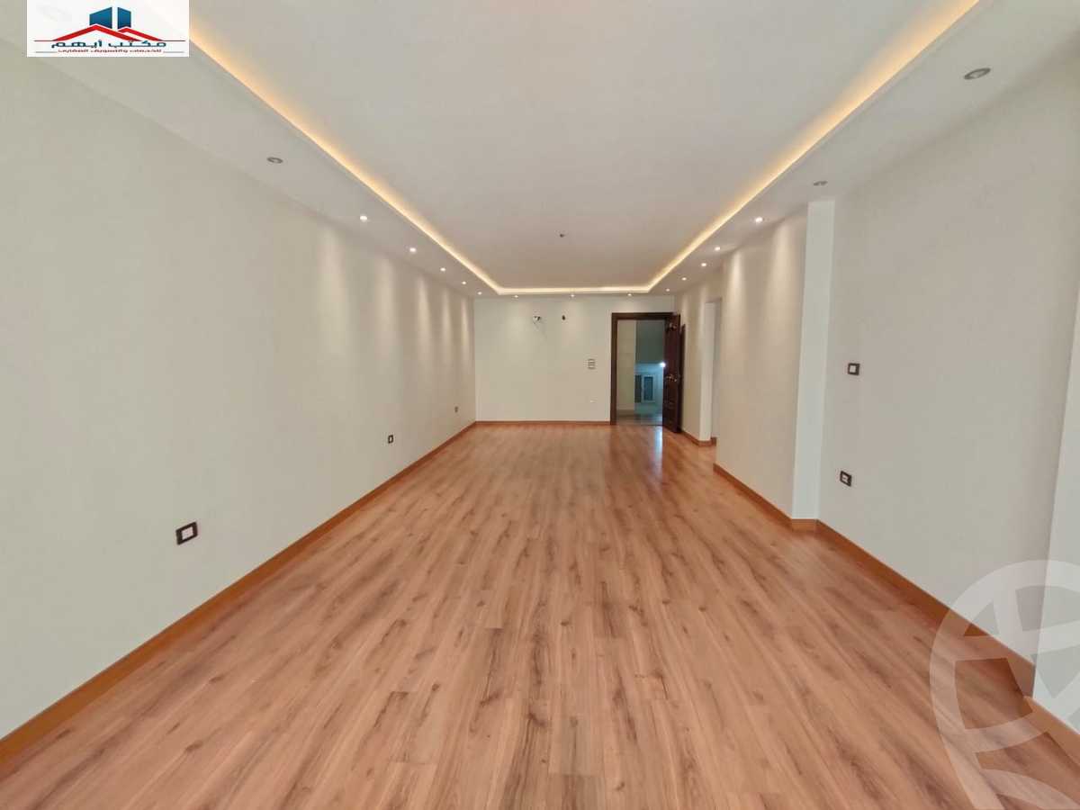 https://aqarmap.com.eg/en/listing/4253161-for-sale-alexandria-kafr-abdo-sant-square-st