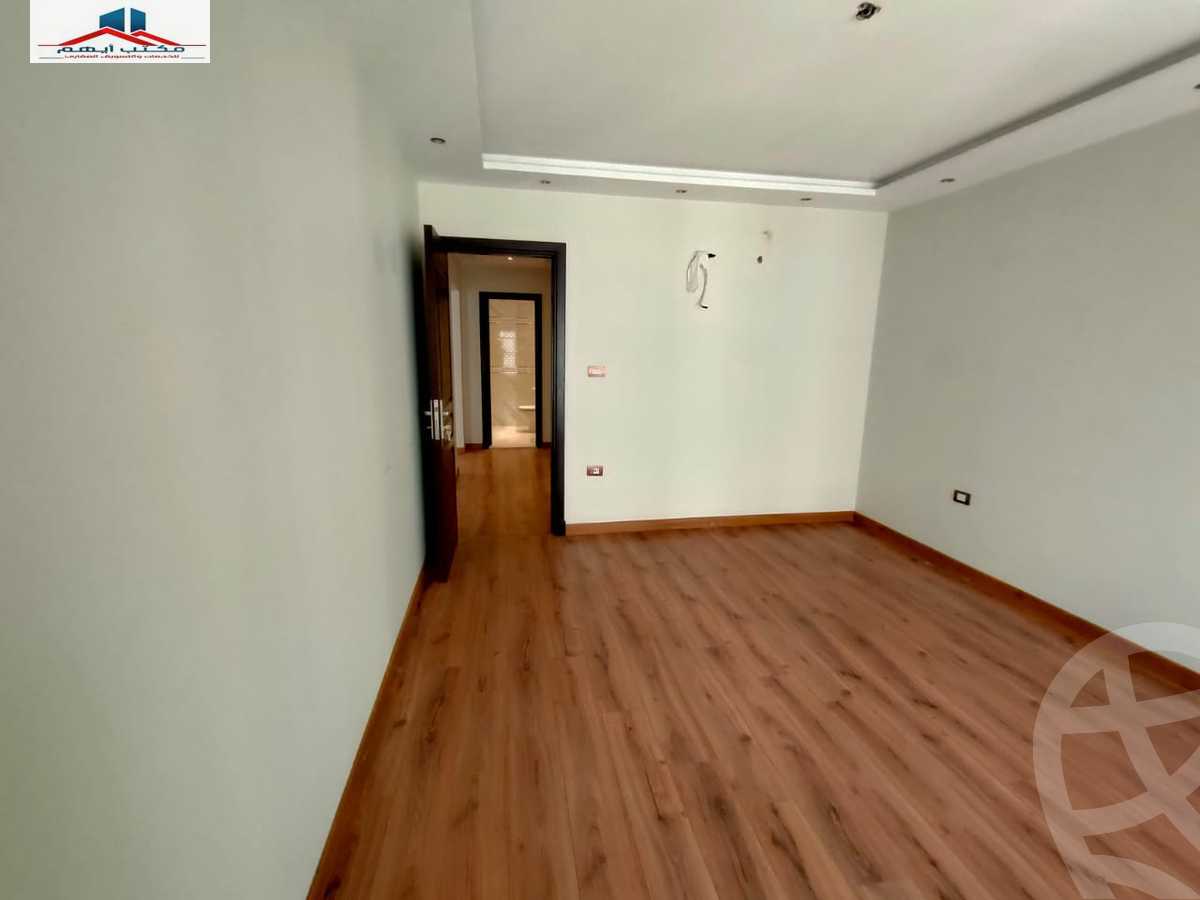 https://aqarmap.com.eg/en/listing/4253161-for-sale-alexandria-kafr-abdo-sant-square-st