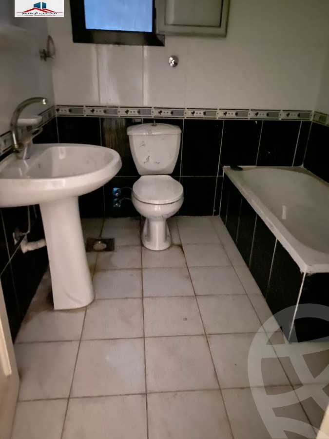 https://aqarmap.com.eg/ar/listing/4352078-for-sale-alexandria-moharram-bey-othman-galal-st