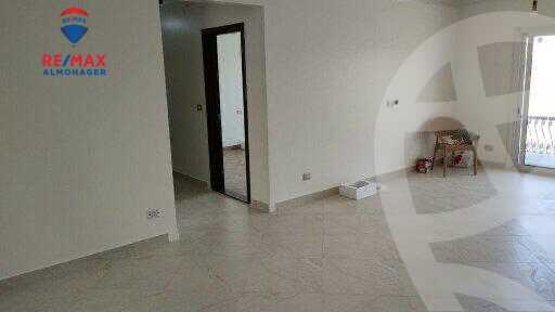 https://aqarmap.com.eg/ar/listing/3784994-for-rent-cairo-new-cairo-compounds-mountain-view-hyde-park