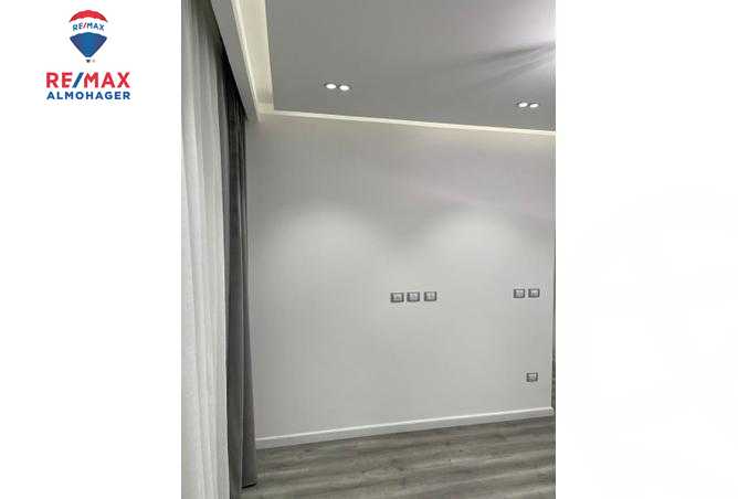https://aqarmap.com.eg/ar/listing/3829720-for-rent-cairo-new-cairo-compounds-lakeview-residence