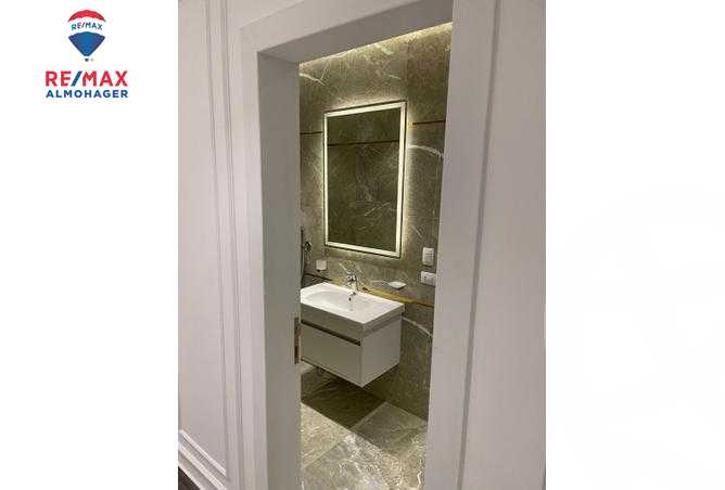 https://aqarmap.com.eg/ar/listing/3829720-for-rent-cairo-new-cairo-compounds-lakeview-residence