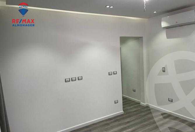 https://aqarmap.com.eg/ar/listing/3829720-for-rent-cairo-new-cairo-compounds-lakeview-residence