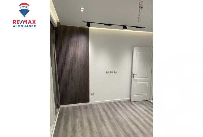 https://aqarmap.com.eg/ar/listing/3829720-for-rent-cairo-new-cairo-compounds-lakeview-residence