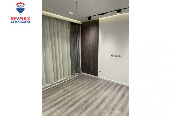 https://aqarmap.com.eg/ar/listing/3829720-for-rent-cairo-new-cairo-compounds-lakeview-residence