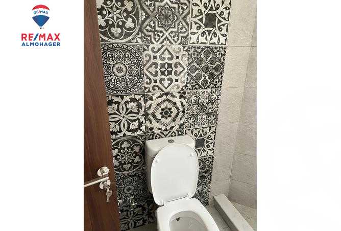 https://aqarmap.com.eg/en/listing/3852046-for-rent-cairo-new-cairo-compounds-mountain-view-hyde-park