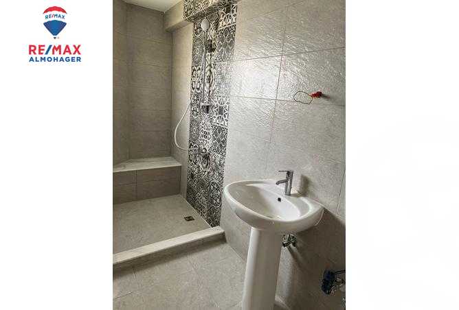 https://aqarmap.com.eg/en/listing/3852046-for-rent-cairo-new-cairo-compounds-mountain-view-hyde-park