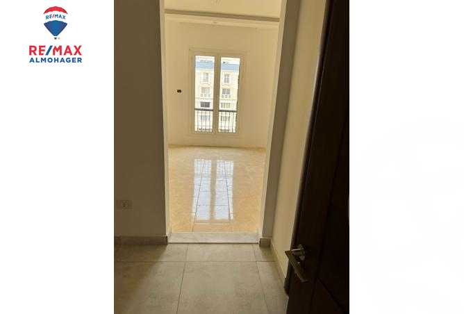 https://aqarmap.com.eg/en/listing/3852046-for-rent-cairo-new-cairo-compounds-mountain-view-hyde-park