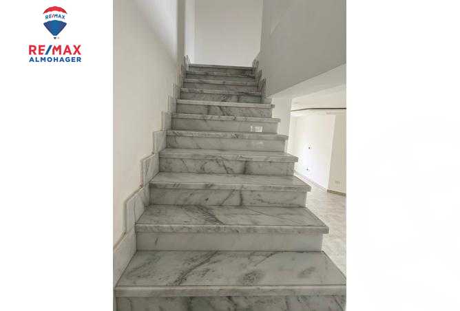https://aqarmap.com.eg/en/listing/3852046-for-rent-cairo-new-cairo-compounds-mountain-view-hyde-park