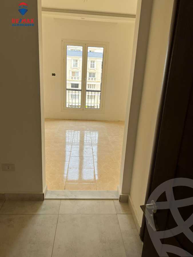 https://aqarmap.com.eg/en/listing/3852046-for-rent-cairo-new-cairo-compounds-mountain-view-hyde-park
