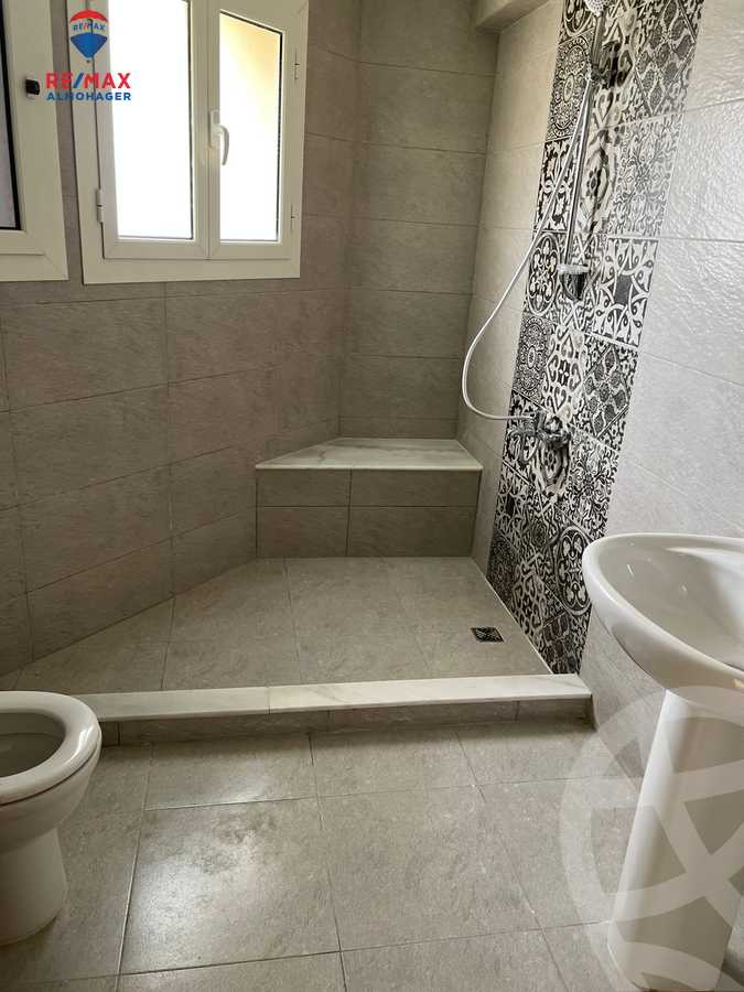 https://aqarmap.com.eg/en/listing/3852046-for-rent-cairo-new-cairo-compounds-mountain-view-hyde-park