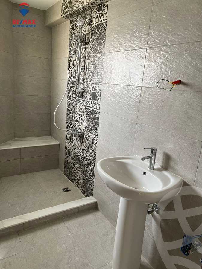 https://aqarmap.com.eg/en/listing/3852046-for-rent-cairo-new-cairo-compounds-mountain-view-hyde-park