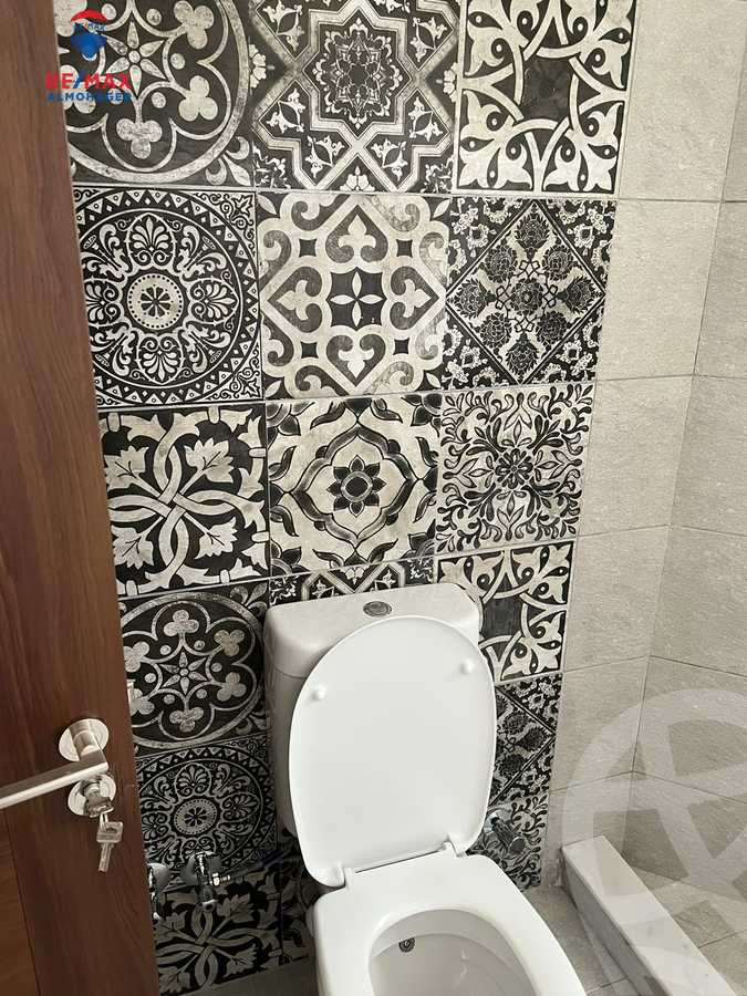 https://aqarmap.com.eg/en/listing/3852046-for-rent-cairo-new-cairo-compounds-mountain-view-hyde-park