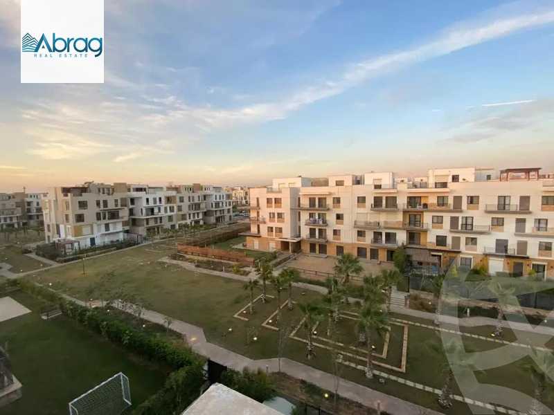 https://aqarmap.com.eg/ar/listing/5923768-for-sale-cairo-el-sheikh-zayed-city-compounds-kmbwnd-wyst-twn-swdyk