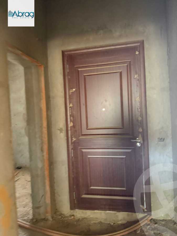 https://aqarmap.com.eg/en/listing/6261653-for-sale-cairo-el-sheikh-zayed-city-compounds-royal-meadows