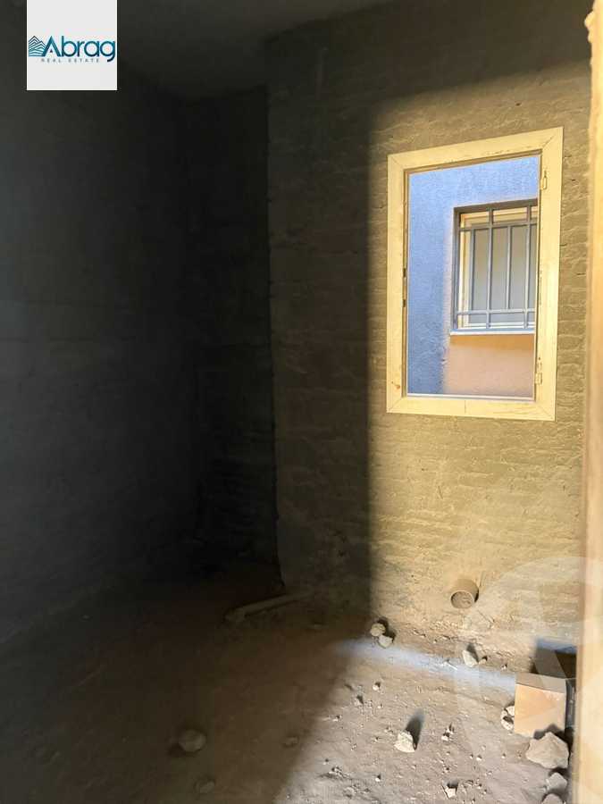 https://aqarmap.com.eg/en/listing/6261653-for-sale-cairo-el-sheikh-zayed-city-compounds-royal-meadows