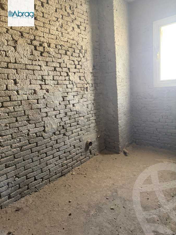 https://aqarmap.com.eg/en/listing/6261653-for-sale-cairo-el-sheikh-zayed-city-compounds-royal-meadows