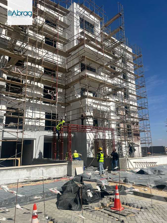 https://aqarmap.com.eg/en/listing/4213254-for-sale-cairo-el-sheikh-zayed-city-compounds-kmbwnd-fyldj-wyst-dr-llttwyr