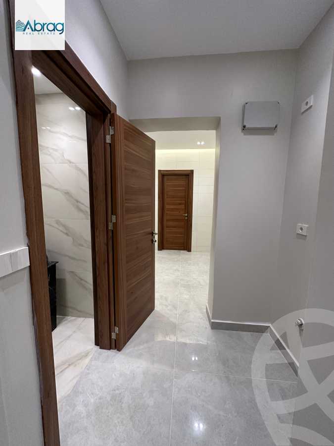 https://aqarmap.com.eg/ar/listing/4779850-for-sale-cairo-el-sheikh-zayed-city-compounds-syks-wyst-swdyk