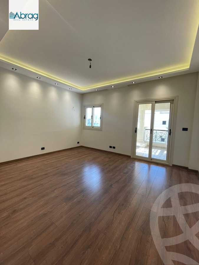 https://aqarmap.com.eg/en/listing/6213080-for-sale-cairo-el-sheikh-zayed-city-compounds-royal-city