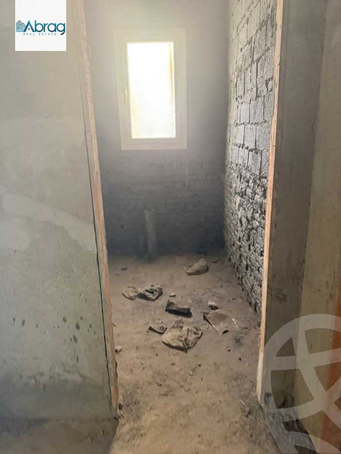 https://aqarmap.com.eg/en/listing/6250909-for-sale-cairo-el-sheikh-zayed-city-compounds-royal-meadows