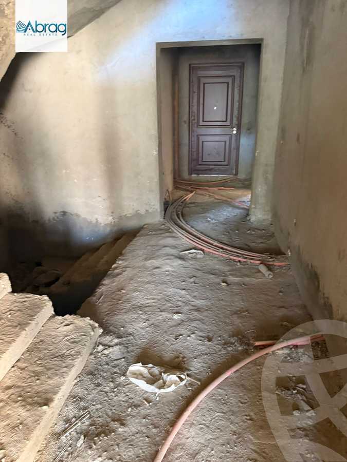 https://aqarmap.com.eg/en/listing/6250909-for-sale-cairo-el-sheikh-zayed-city-compounds-royal-meadows