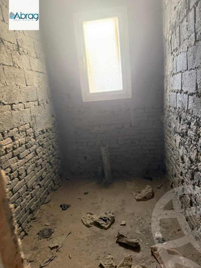 https://aqarmap.com.eg/en/listing/6250909-for-sale-cairo-el-sheikh-zayed-city-compounds-royal-meadows