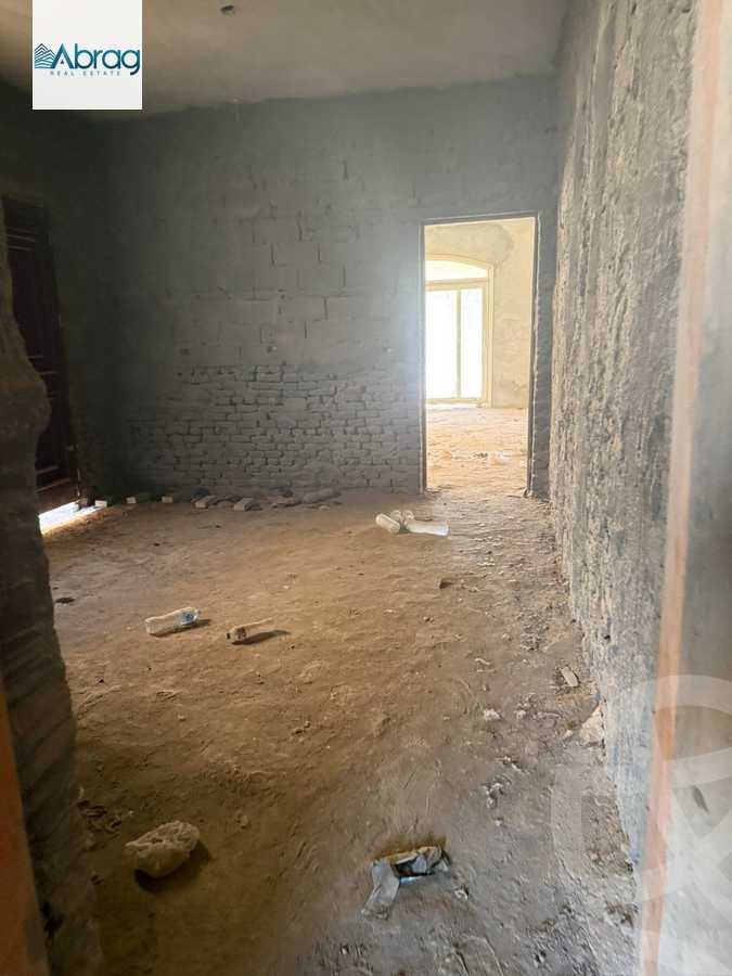 https://aqarmap.com.eg/en/listing/6250909-for-sale-cairo-el-sheikh-zayed-city-compounds-royal-meadows