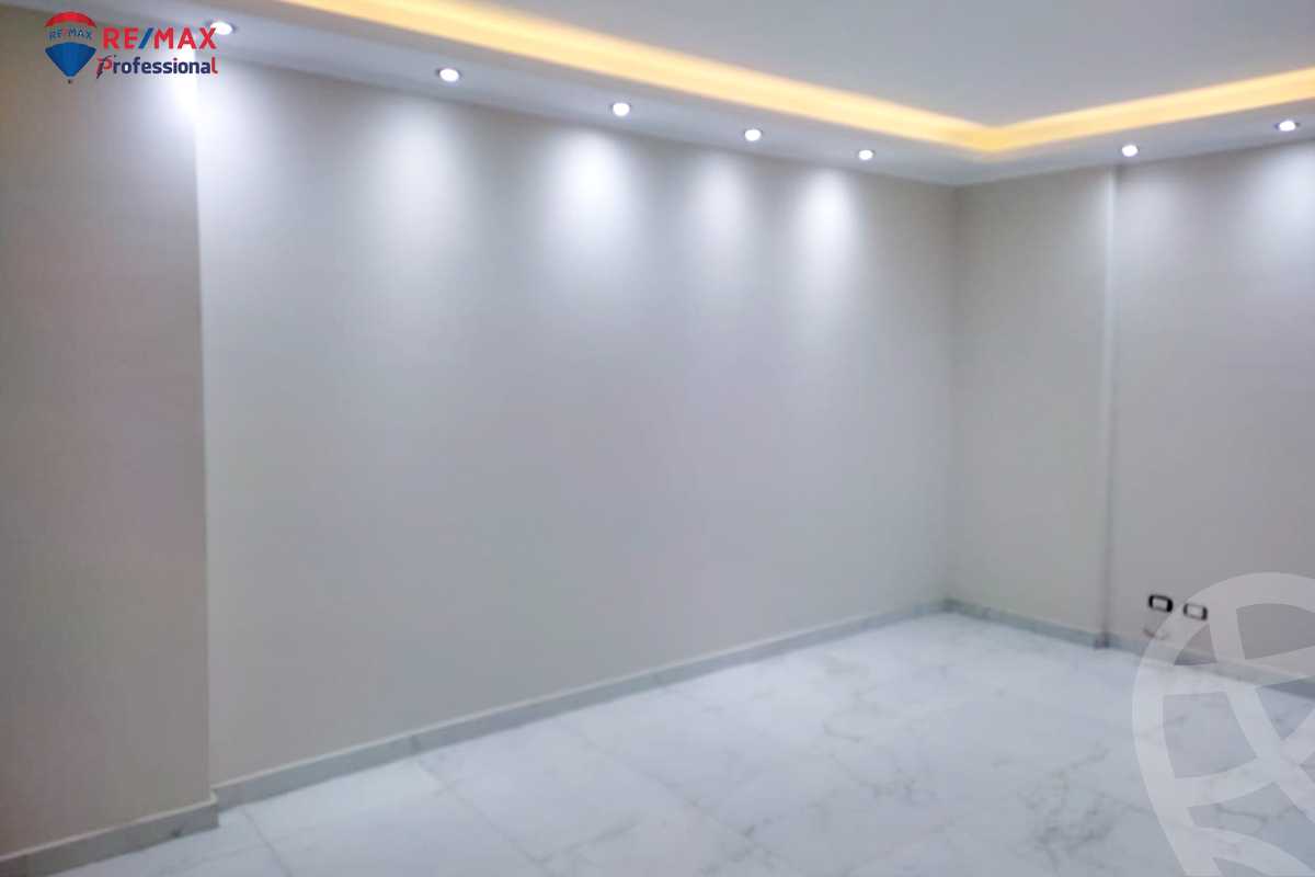 https://aqarmap.com.eg/ar/listing/3826495-for-rent-alexandria-lauran-el-gaish-rd