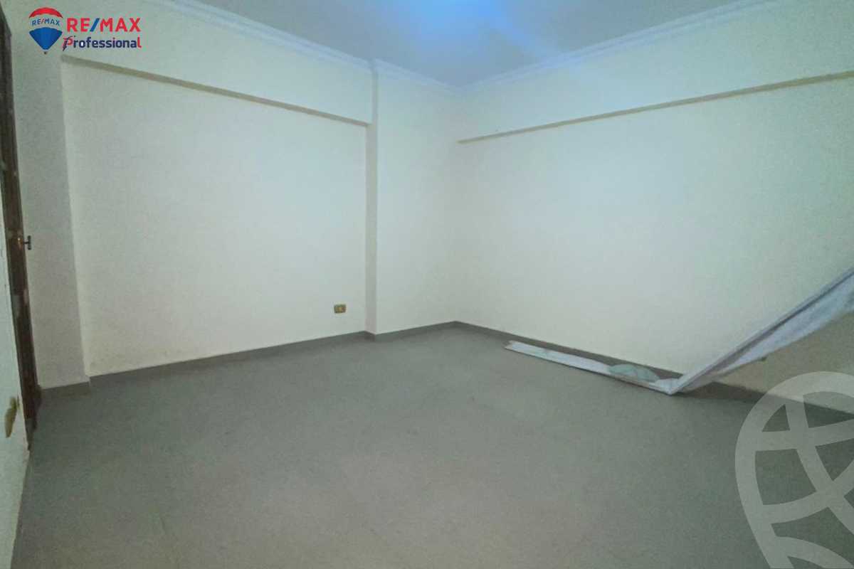 https://aqarmap.com.eg/ar/listing/3829741-for-rent-alexandria-lauran-el-gaish-rd