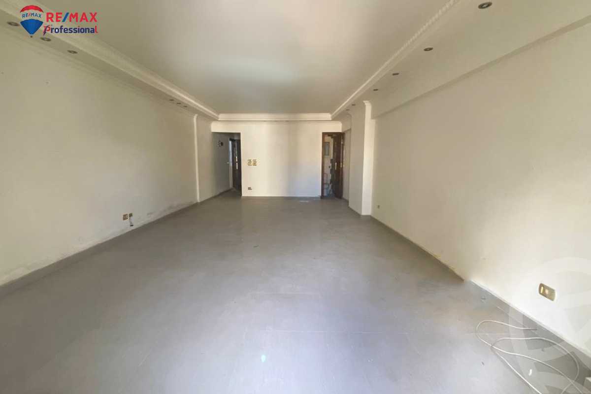 https://aqarmap.com.eg/ar/listing/3829741-for-rent-alexandria-lauran-el-gaish-rd