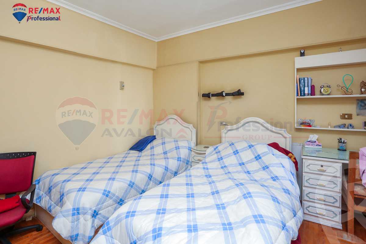 https://aqarmap.com.eg/ar/listing/3866652-for-sale-alexandria-kafr-abdo-kafr-abdou-st