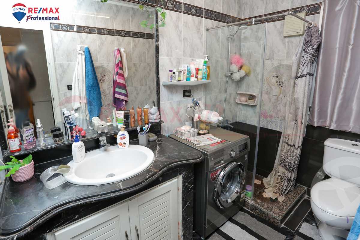 https://aqarmap.com.eg/ar/listing/3866652-for-sale-alexandria-kafr-abdo-kafr-abdou-st