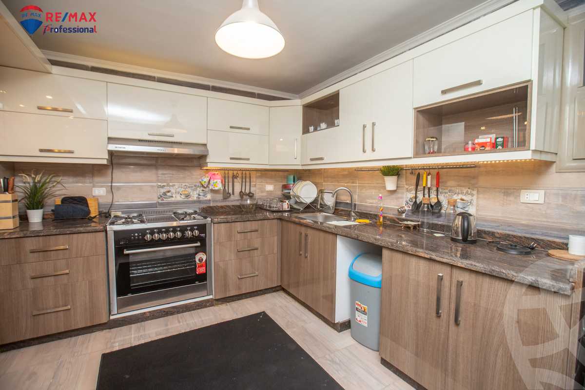 https://aqarmap.com.eg/ar/listing/4178374-for-sale-alexandria-el-montazah-compounds-royal-plaza-compound-al-halawany