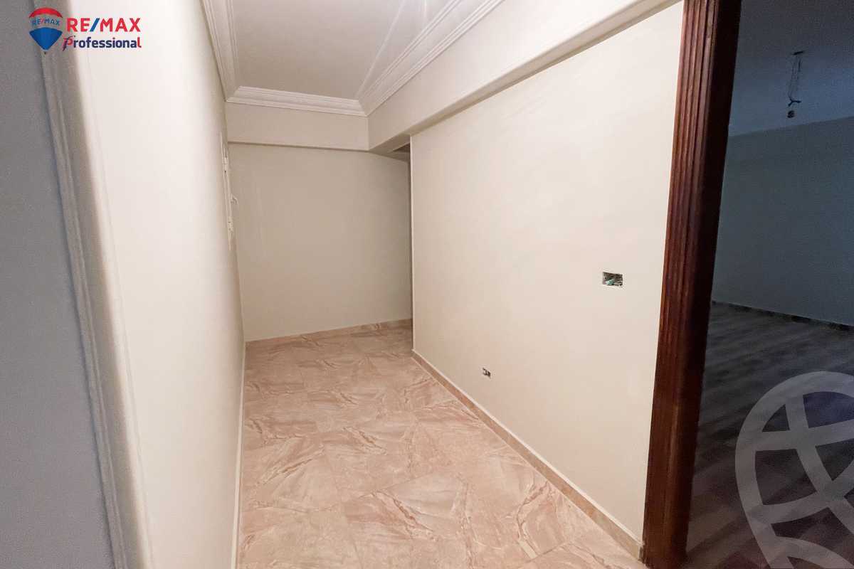 https://aqarmap.com.eg/en/listing/4210208-for-rent-alexandria-smouha-elshohada-square-rd