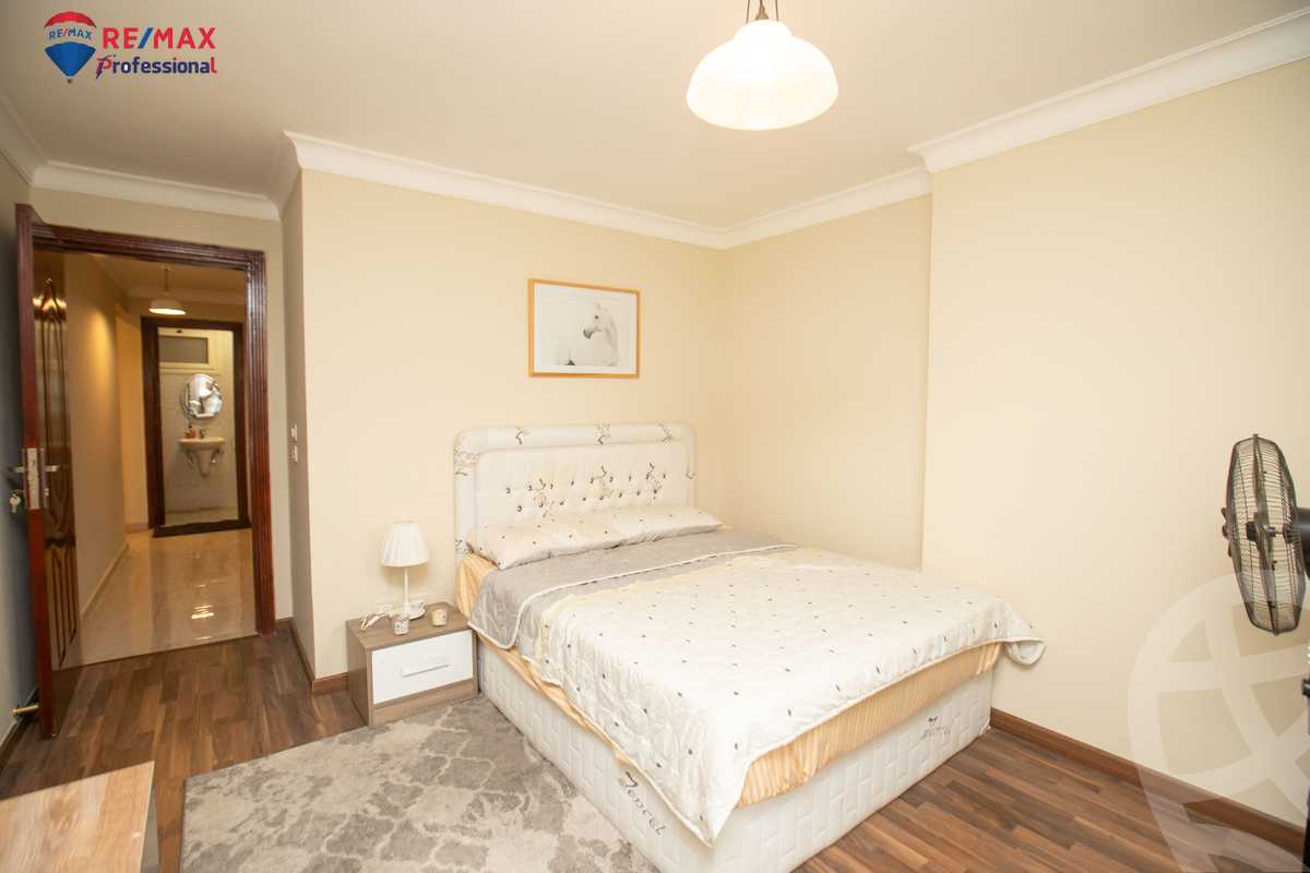 https://aqarmap.com.eg/ar/listing/4221330-for-sale-alexandria-el-montazah-compounds-royal-plaza-compound-al-halawany