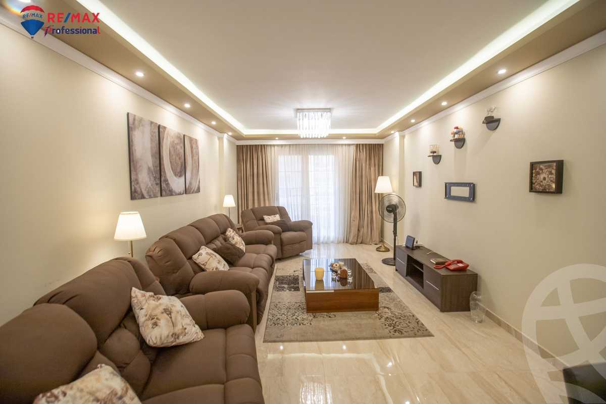 https://aqarmap.com.eg/ar/listing/4221330-for-sale-alexandria-el-montazah-compounds-royal-plaza-compound-al-halawany