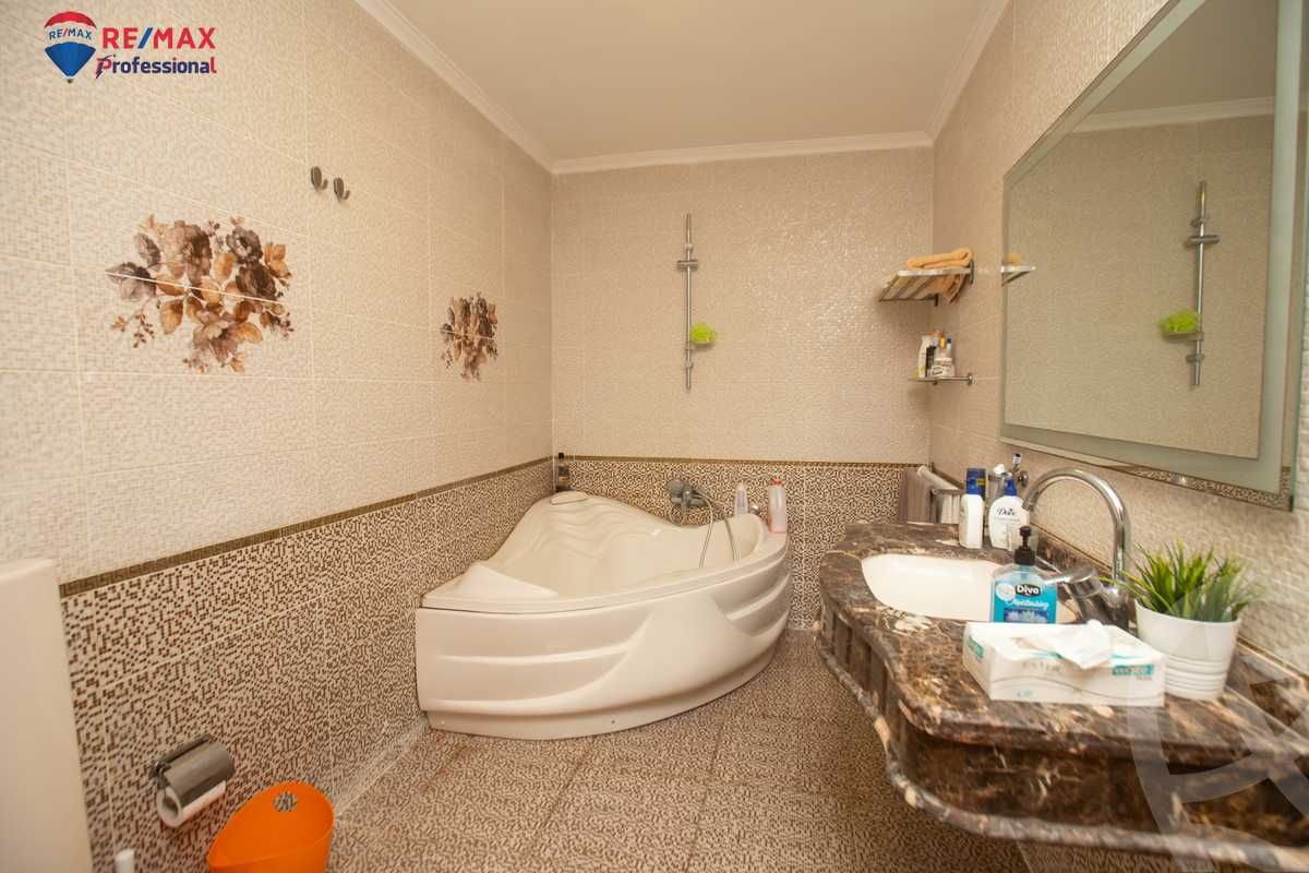 https://aqarmap.com.eg/ar/listing/4221330-for-sale-alexandria-el-montazah-compounds-royal-plaza-compound-al-halawany