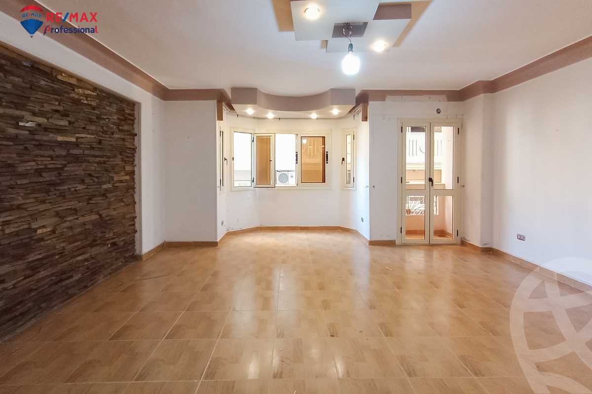 https://aqarmap.com.eg/en/listing/4284514-for-rent-alexandria-lauran-shaarawy-st