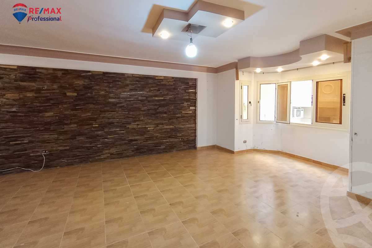 https://aqarmap.com.eg/en/listing/4284514-for-rent-alexandria-lauran-shaarawy-st
