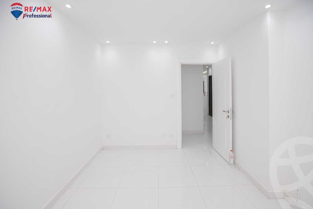 https://aqarmap.com.eg/en/listing/4345059-for-sale-alexandria-kafr-abdo-sant-giyn-st
