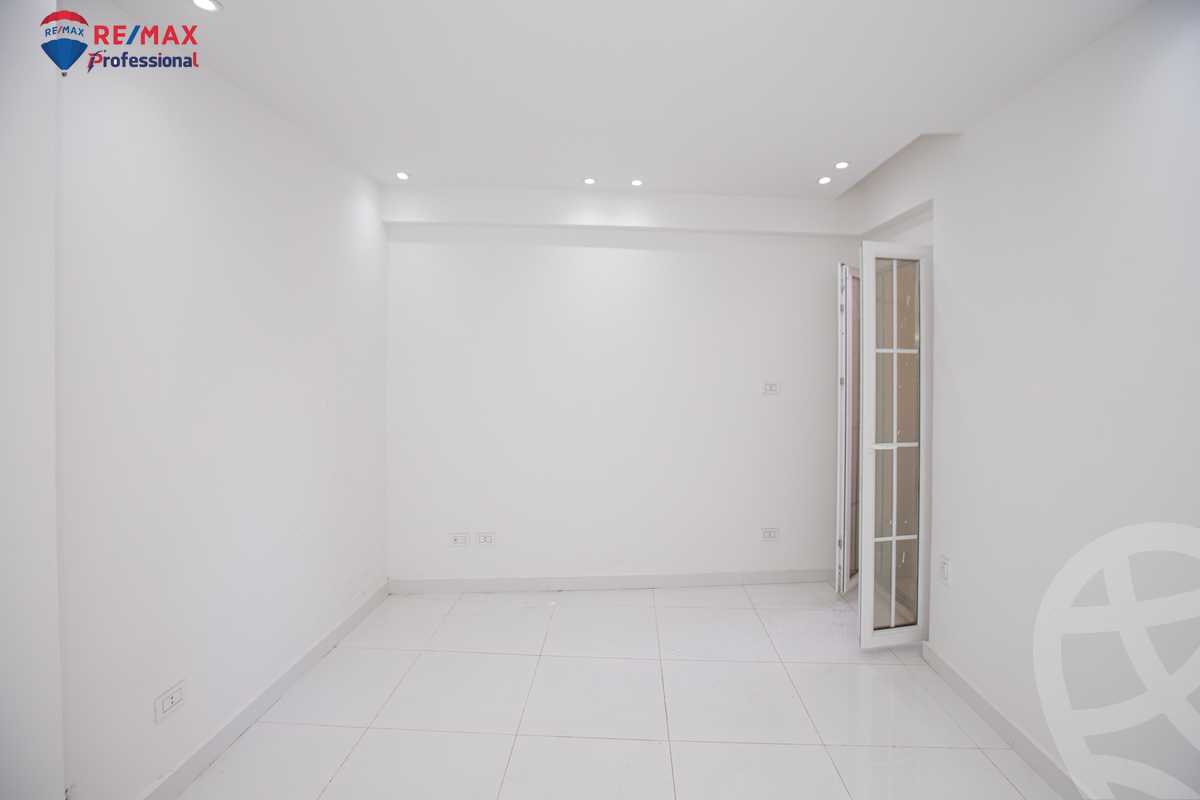 https://aqarmap.com.eg/en/listing/4345059-for-sale-alexandria-kafr-abdo-sant-giyn-st