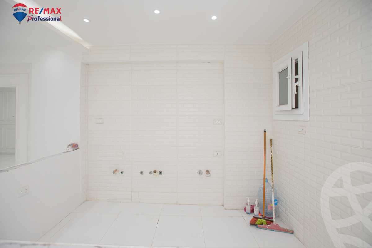 https://aqarmap.com.eg/en/listing/4345059-for-sale-alexandria-kafr-abdo-sant-giyn-st