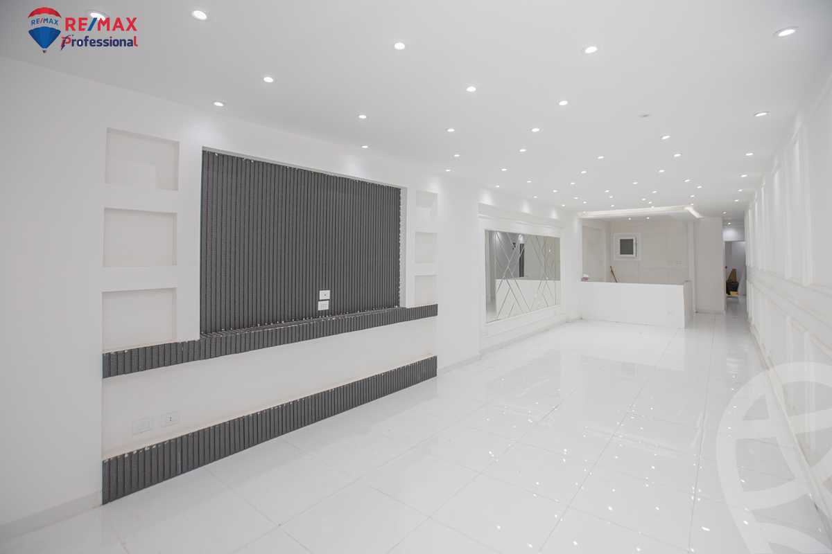 https://aqarmap.com.eg/en/listing/4345059-for-sale-alexandria-kafr-abdo-sant-giyn-st