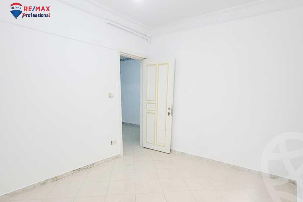 https://aqarmap.com.eg/en/listing/4390116-for-rent-alexandria-ganaklis-shr-mrtdy-bsh