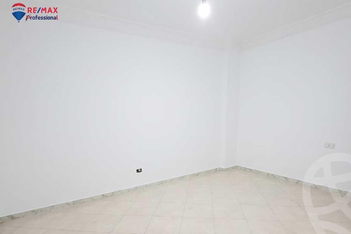 https://aqarmap.com.eg/en/listing/4390116-for-rent-alexandria-ganaklis-shr-mrtdy-bsh