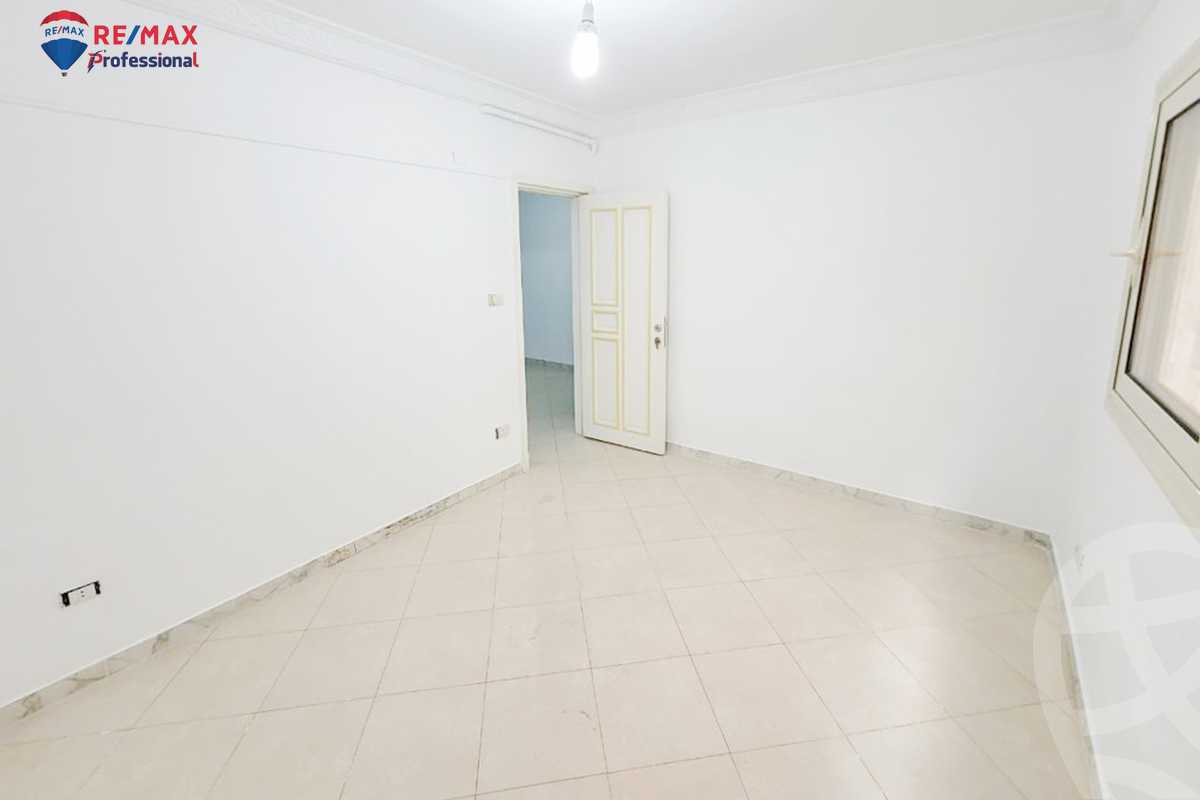 https://aqarmap.com.eg/en/listing/4390116-for-rent-alexandria-ganaklis-shr-mrtdy-bsh