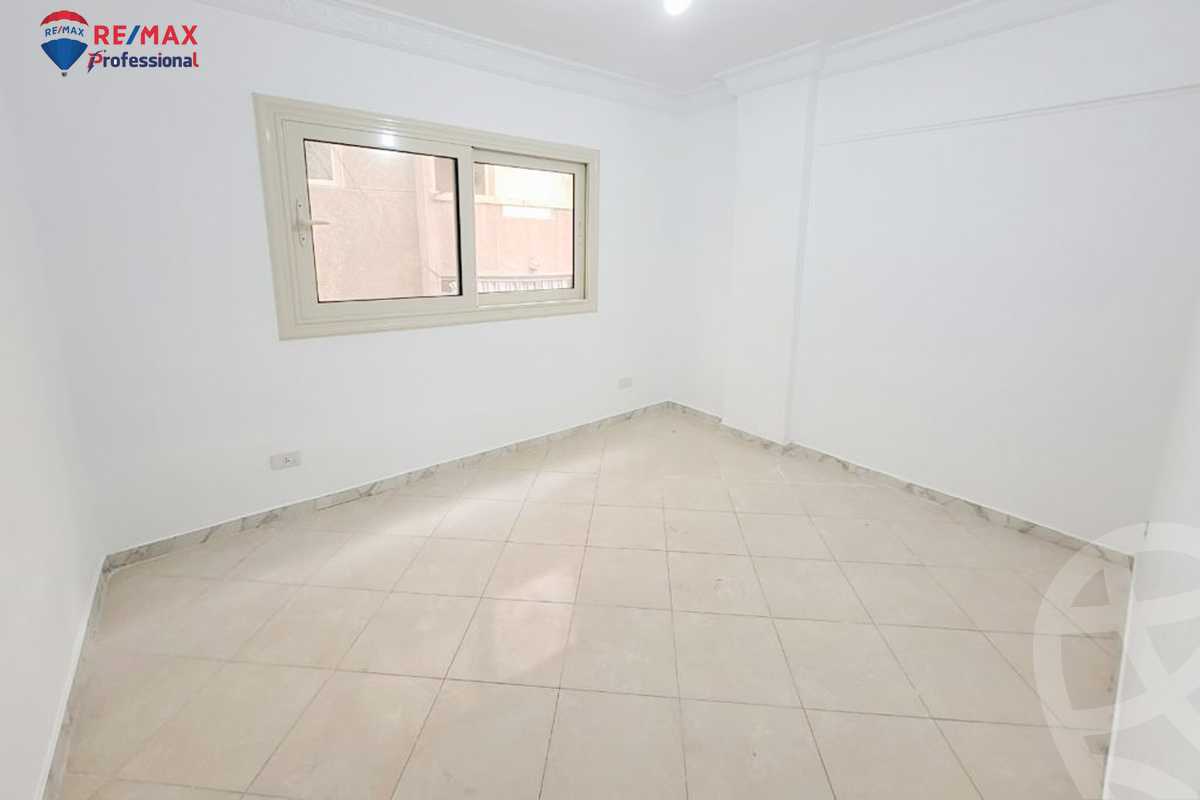 https://aqarmap.com.eg/en/listing/4390116-for-rent-alexandria-ganaklis-shr-mrtdy-bsh