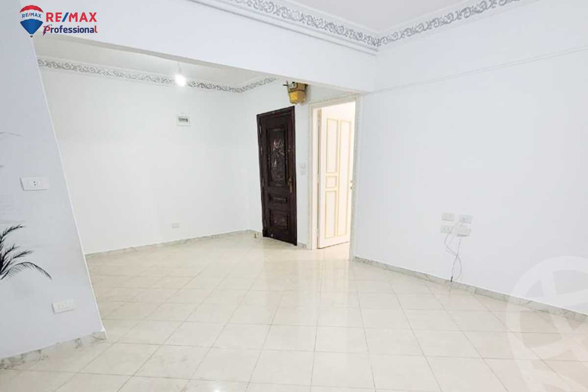https://aqarmap.com.eg/en/listing/4390116-for-rent-alexandria-ganaklis-shr-mrtdy-bsh